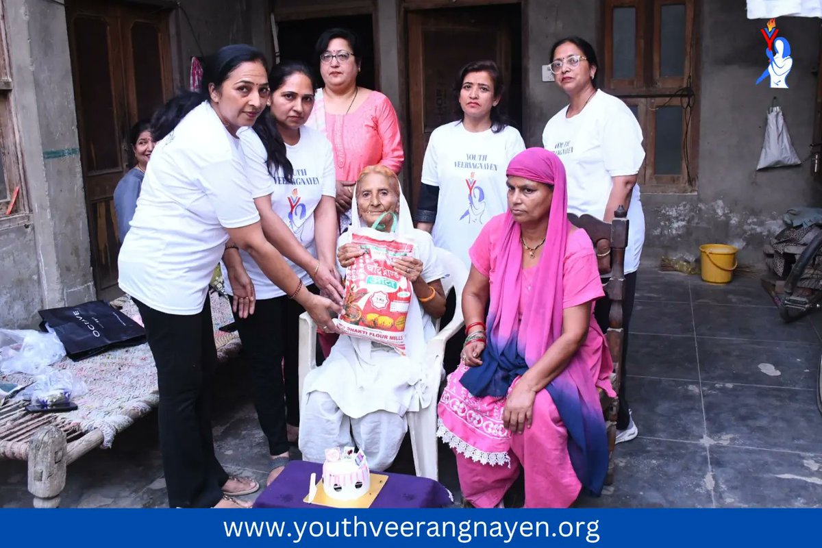 Yveerangnayen's tweet photo. मातृ दिवस पर हनुमानगढ़ टाउन की यूथ वीरांगनाओं ने सिंधी समाज की अध्यक्ष वर्षा करमचंदानी की उपस्थिति में एक जरूरतमंद वृद्ध महिला का डॉक्टर से ईलाज करवाया और उसको दवाईयां दिलवाई व राशन दिया।
#MothersDay
#InternationalMothersDay
#MothersDayCelebration
#OldAgeCare https://t.co/C9evOnXgS3