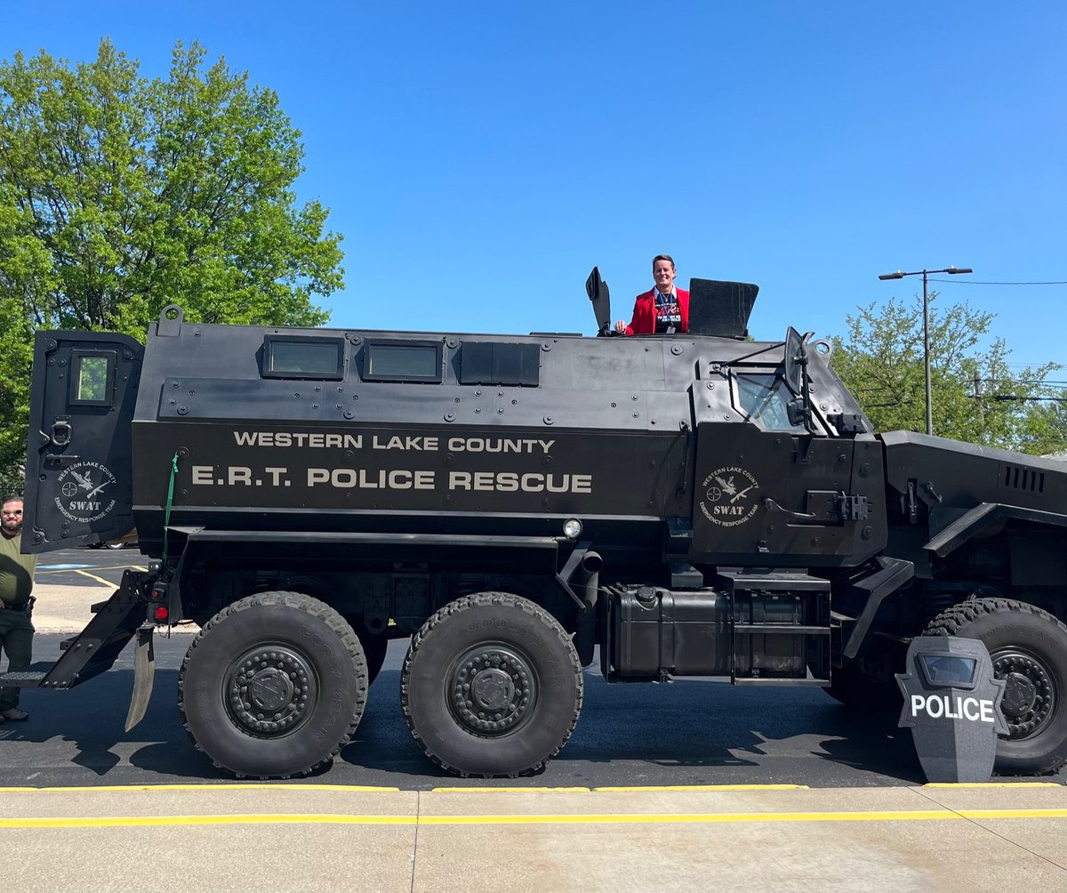 Western Lake County SWAT visits our 5th graders as a culminating activity for their DARE Program. Thank you! #weschools