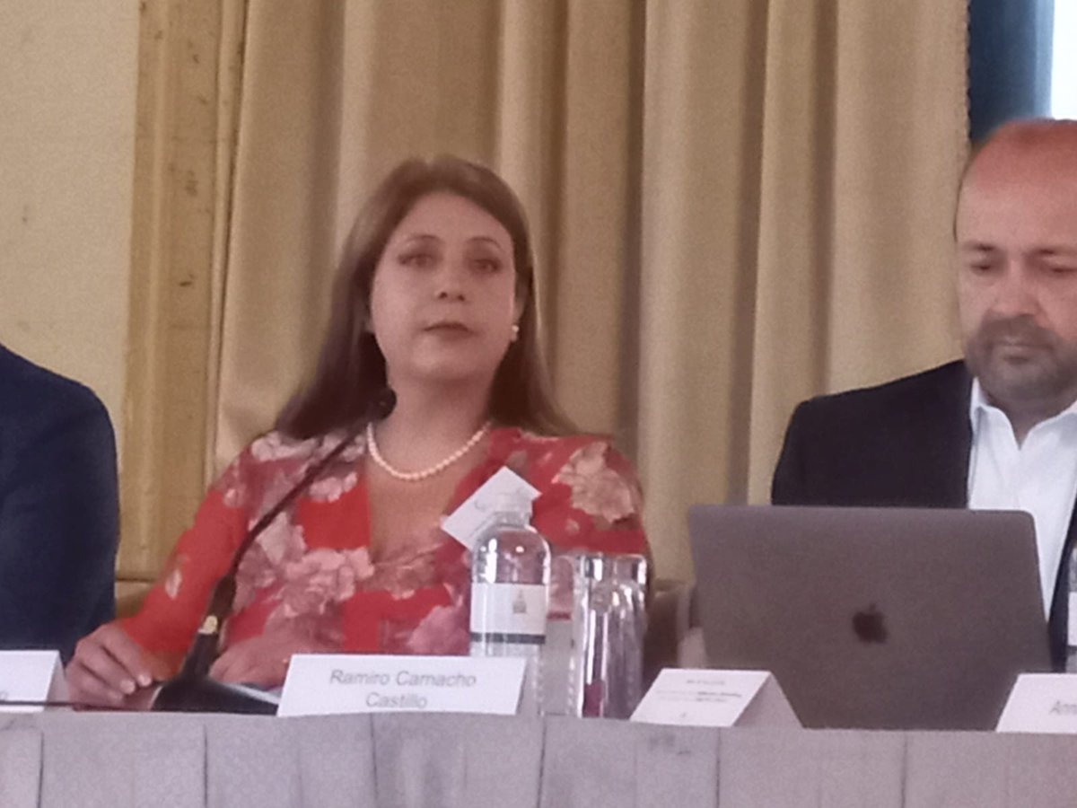 CRCCol's tweet photo. "Como resultado, y ante la realidad de una vertiginosa innovación y la necesidad de cerrar la brecha digital, desde la CRC hemos adoptado mecanismos que permiten diseñar una regulación inteligente y que facilite el cierre de la brecha digital en Colombia": @linaduquedelv https://t.co/7oI0nLKDkd