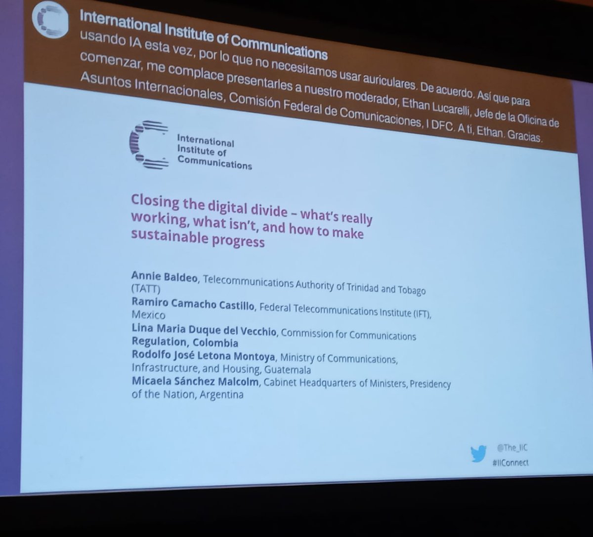 CRCCol's tweet photo. "Como resultado, y ante la realidad de una vertiginosa innovación y la necesidad de cerrar la brecha digital, desde la CRC hemos adoptado mecanismos que permiten diseñar una regulación inteligente y que facilite el cierre de la brecha digital en Colombia": @linaduquedelv https://t.co/7oI0nLKDkd