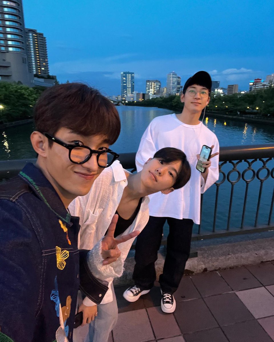 연하는 자꾸 텍스트로 티내고
연상은 자꾸 사진으로 티내요..
걍 티내고싶어 안달난 커플같애 진짜로