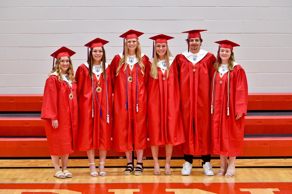 Congratulations to Earlham’s Class of 2023 who graduated yesterday. 

Special shout out to these six NHS members. Thanks for all that you’ve done in NHS, and best of luck next year!
