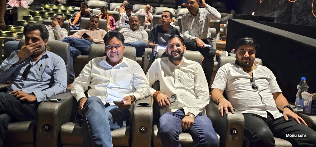 Rajan_malicor's tweet image. आज चित्तौड़गढ़ स्थित पद्मावत माल के थेटर में भाजपा नगर मंडल चित्तौड़गढ़ के तत्वाधान में विधायक श्री @mlacb जी के नेतत्व में #thekerlastory मूवी समस्त कार्यकर्ताओ के साथ देखी।
@narendramodi
@AmitShah @JPNadda
@BJP4India
@BJP4Rajasthan 
@cpjoshiBJP @chshekharbjp