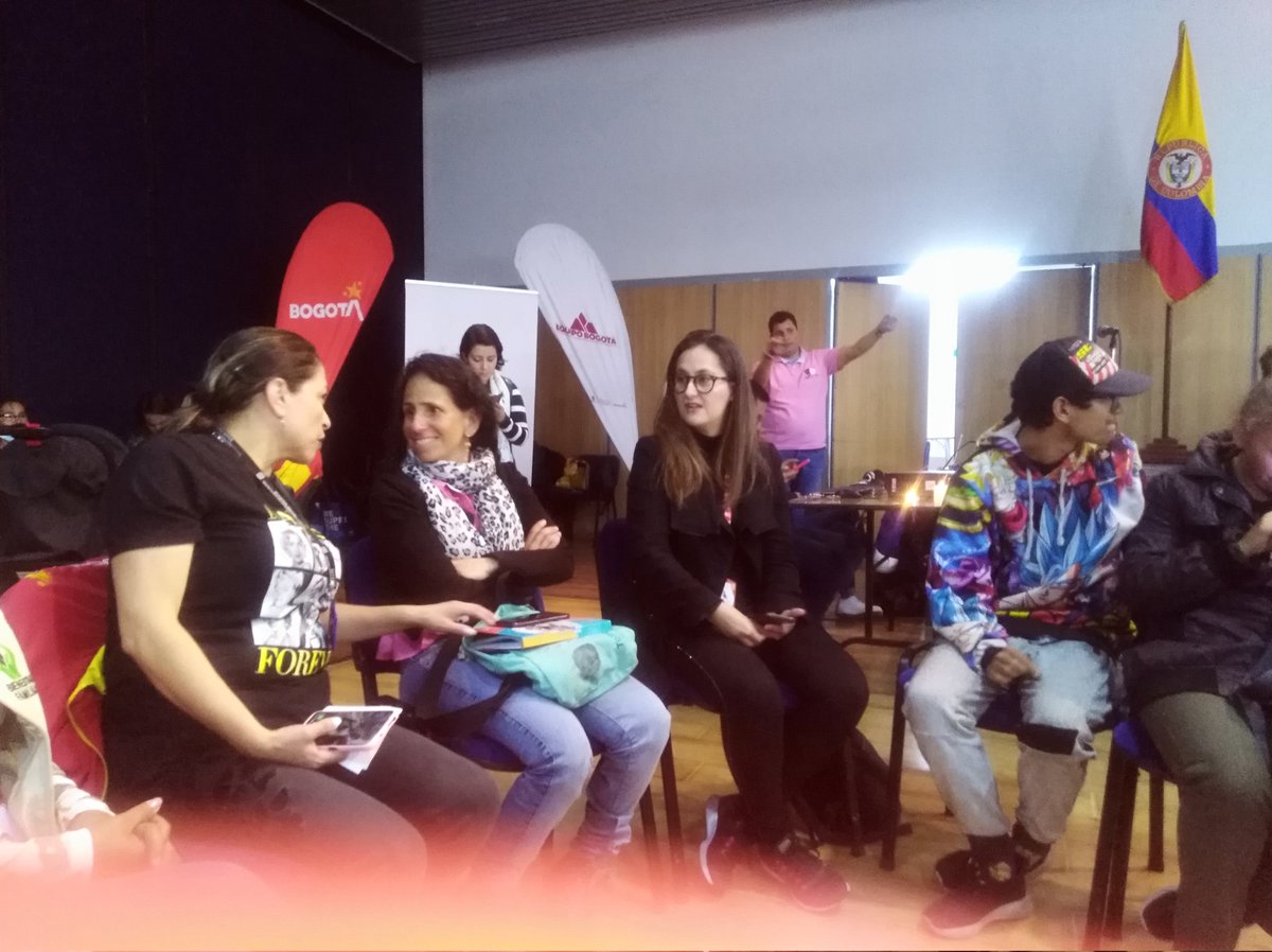 FundApego's tweet photo. #pormifamiliasacolomejordemi @FundApego participa en el dia internacional de la familia 👨‍👨‍👦 con la #secretariasocial en la gran conversación con familias para prevenir la violencia en la cotidianidad https://t.co/2XNKe6zK9Z