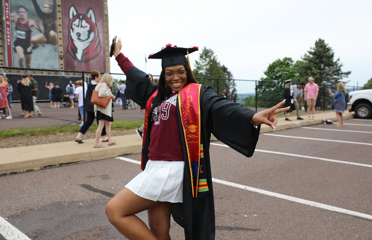 BloomsburgU's tweet photo. “Be proud of your accomplishment. You've worked hard to reach this point, and you should take a moment to acknowledge and celebrate all that you've accomplished.” — Lamar Olgesby ’07 , alumni board #BUClass2023 #Husky4Life #BloomOnward #graduation 

📷➡ https://t.co/ztB2oKWNty https://t.co/U22b9JrfHS