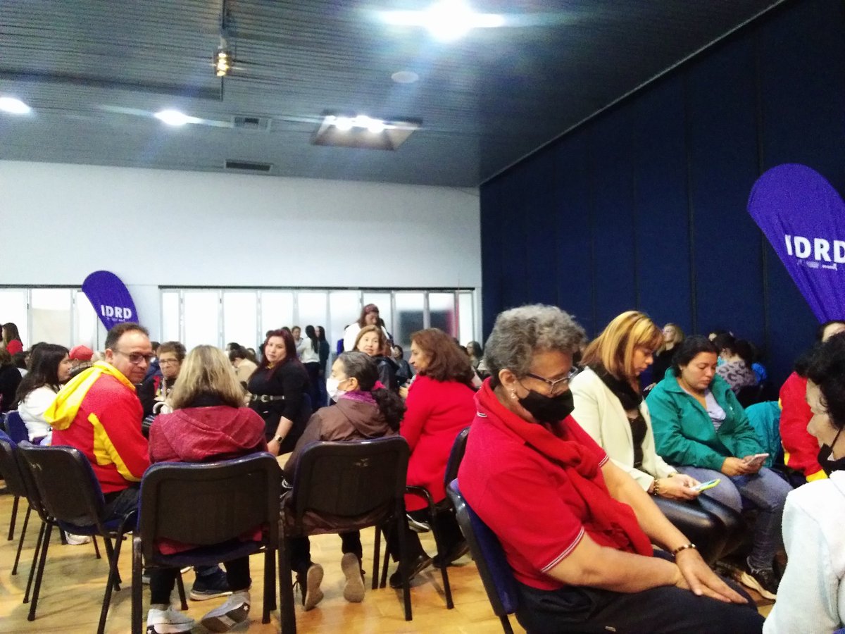 #pormifamiliasacolomejordemi <a href="/FundApego/">Fundación Apego</a> participa en el dia internacional de la familia 👨‍👨‍👦 con la #secretariasocial en la gran conversación con familias para prevenir la violencia en la cotidianidad