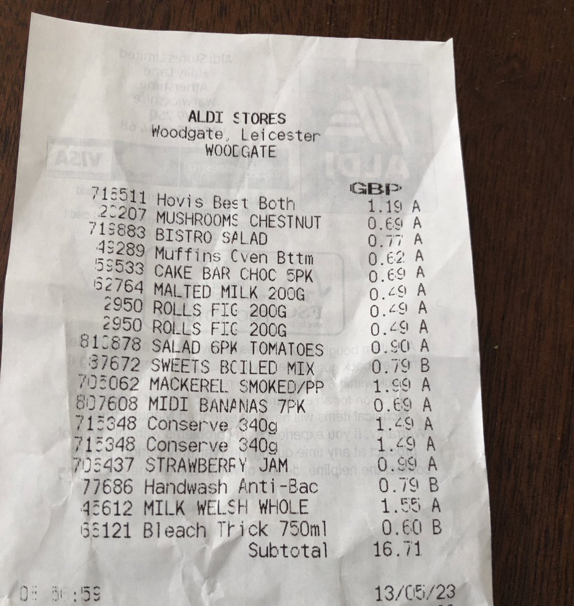 SLG0mes's tweet photo. @AldiUK every time I shop at Aldi, the store assistants seem to always put through items twice. Is this a clever ploy to boost your profits at the customers expense. https://t.co/JSD4qcKuiC
