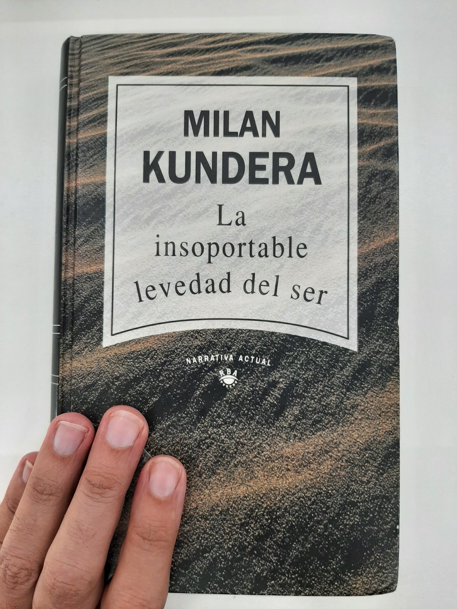 JuanjoLara01's tweet photo. Uno de esos libros que no supe apreciar por leer demasiado joven. No era aún tiempo de encontrarnos. Ahora me tiene fascinado. https://t.co/4Mk186ePas