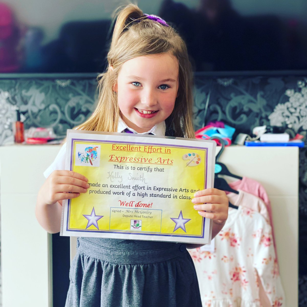 DanielleMolloyX's tweet photo. The best girl 💛💛 @StMonicaMilton  works so hard but loves art 💛 https://t.co/AUnMjIt5uV