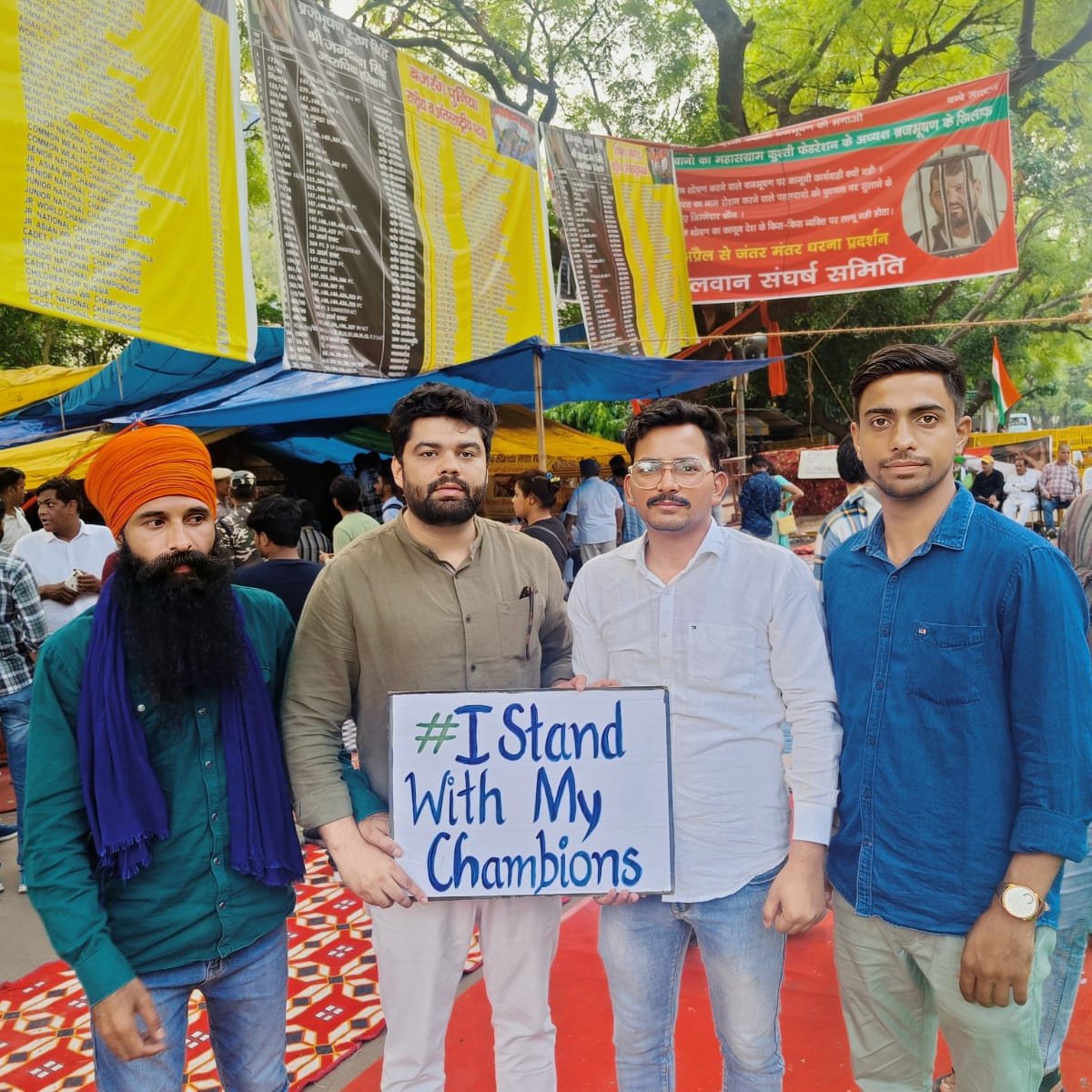 du_jat's tweet photo. देश की बेटियों के समर्थन में जारी मिस्ड कॉल कैंपेन में आप सभी देशवासियों का इतना प्यार मिल रहा है कि नंबर लगातार बिजी है ❤️🇮🇳 
क्योंकि #देश_पहलवानों_के_साथ_है

No- 9053903100

#Istandwithmychampions 
#WrestlersProtest 
@BajrangPunia @SakshiMalik @sangeeta_phogat @Phogat_Vinesh https://t.co/TuPn1fewBY