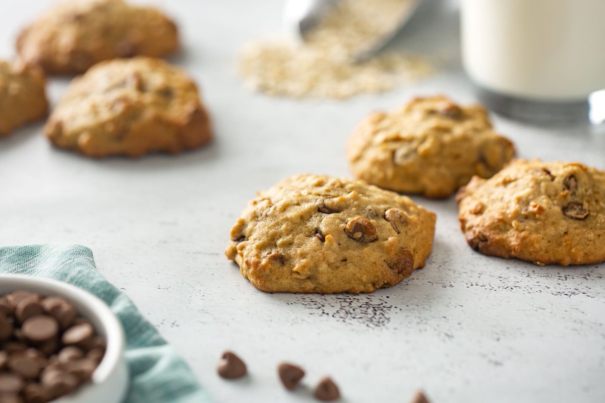 We think you should enjoy #NationalChocolateChipDay with a pairing of chocolate chips and navy beans (aka white pea beans)!

Get the recipe: bit.ly/34f8ZVU

#LoveCDNBeans #betterwithbeans #ontariobeans #chocolatechips #chocolatechipcookies #navybeans #whitepeabeans