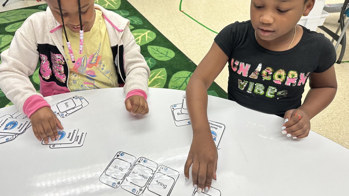 SladeLuvs2tch's tweet image. Playing “Nasal War” w/ our Shark Literacy Cards! ⁦@HCS_TitleI⁩ ⁦@Liz_A_Hester⁩