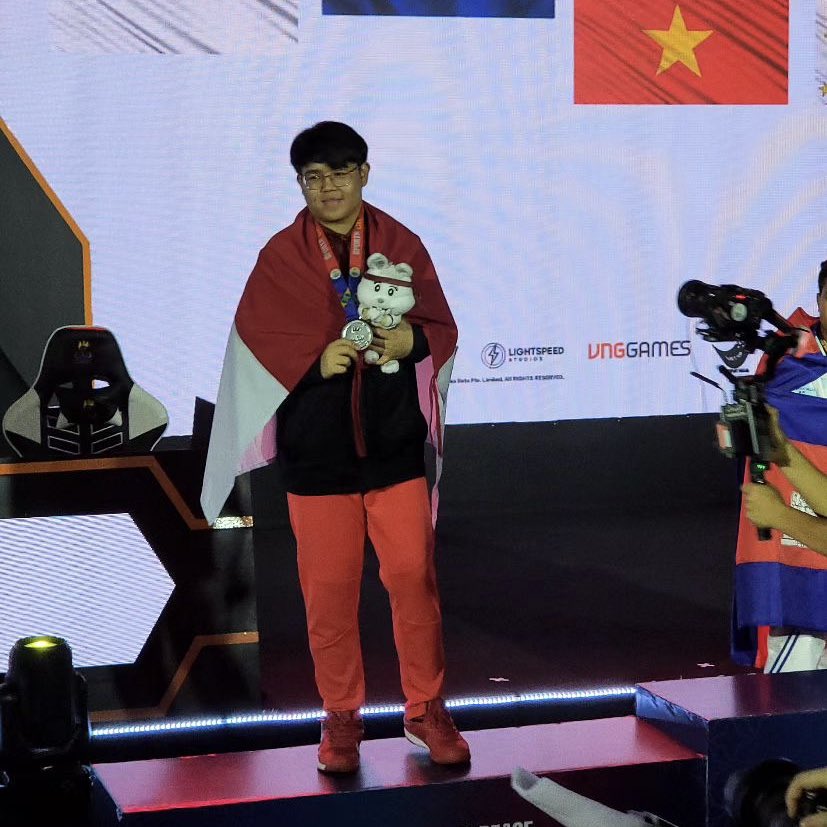 Mitipediaa's tweet photo. 🇮🇩 Indonesian PUBGM 

🥇 Team (INA2) 
🥈 Solo (Satarrr)

via 📸: nxlfrgdibtj https://t.co/a6X6m6qec0