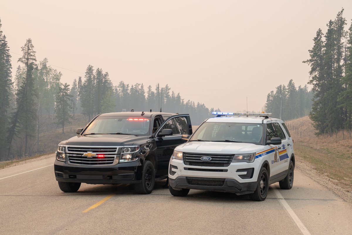 RCMPAlberta's tweet image. This #NationalPoliceWeek we want to recognize the incredible work of all the emergency services across the province who have been imperative in upholding public safety during the ongoing wildfires. Thank you for all that you do! #CommittedToServe