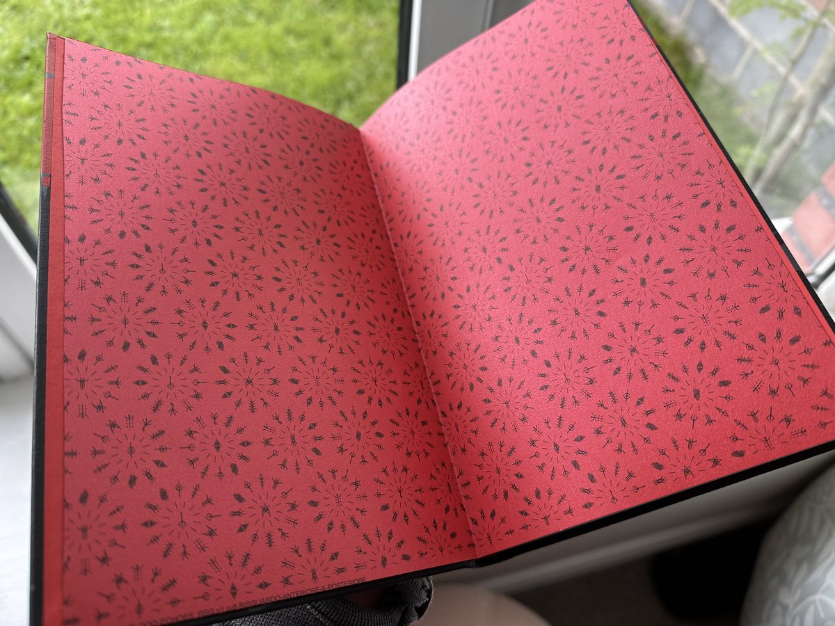 tuneandfair's tweet image. Made a quick mock-up by laying the Blood Echoes endpapers running sheets inside a book from my collection with similar dimensions 📚#Bloodborne