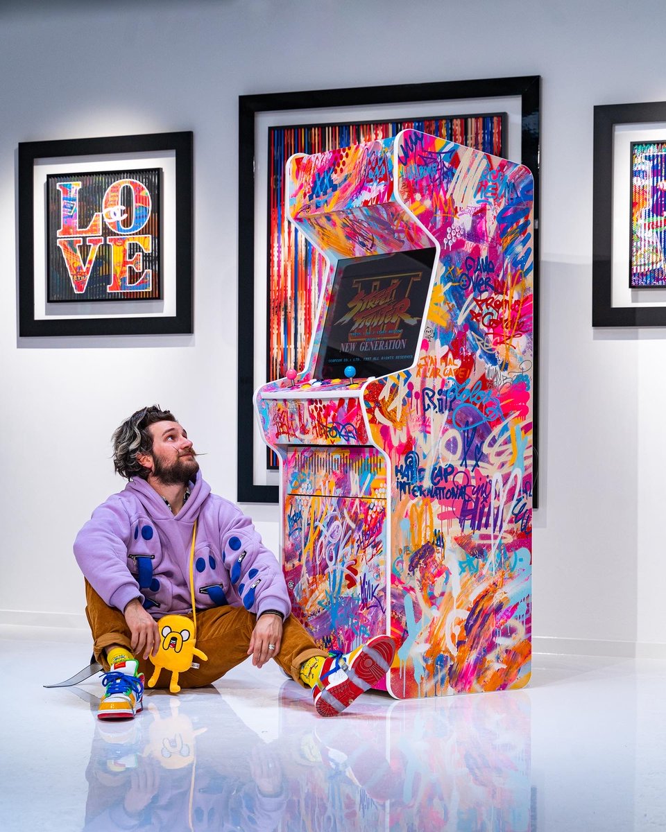 Une dernière photo, un dernier regard, un dernier instant entre l'artiste et son œuvre 🎨

📸 Ce week-end, nous avons réalisé un shooting photo avec l'artiste <a href="/brunograffer/">Brunograffer</a> pour couronner notre incroyable collab' lors de l'événement caritatif @Battle4Event.