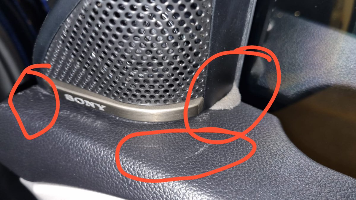 somtirtha_d's tweet photo. @anandmahindra while u r bsy giving info abt ur company it will be wise to improve CSAT. Got a faulty and BROKEN car delivered tactfully thinking customer will not know. Disgusting experience. What a shame #Mahindra. DONT CHEAT CUSTOMERS. https://t.co/aJnplWEnP7