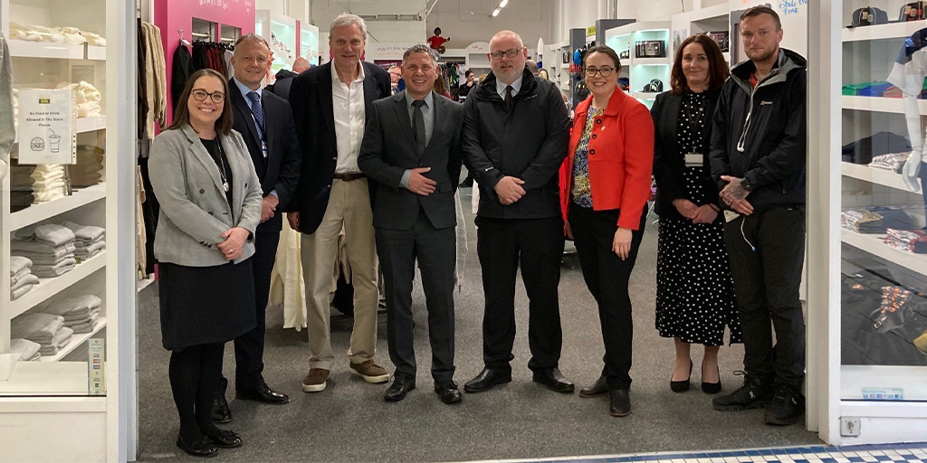 Britain's first chain of charity sports shops arrives in St Helens

Click here to read more -> bit.ly/3BtT2M2

-> <a href="/babababoon2017/">BabaBaboon2017</a> <a href="/baba_comms/">Baba Communications</a> <a href="/SonyaWakefield/">Sonya Wakefield (Farrall)</a> <a href="/SportsTraiderUK/">Sports Traider UK</a>  
<a href="/LanceHaggith/">Lance Haggith OBE</a> <a href="/ChurchSquareSC/">Church Square Shopping Centre</a>

-> #Launch #Opening #Charity #Sports #SportsShop #NorthWest