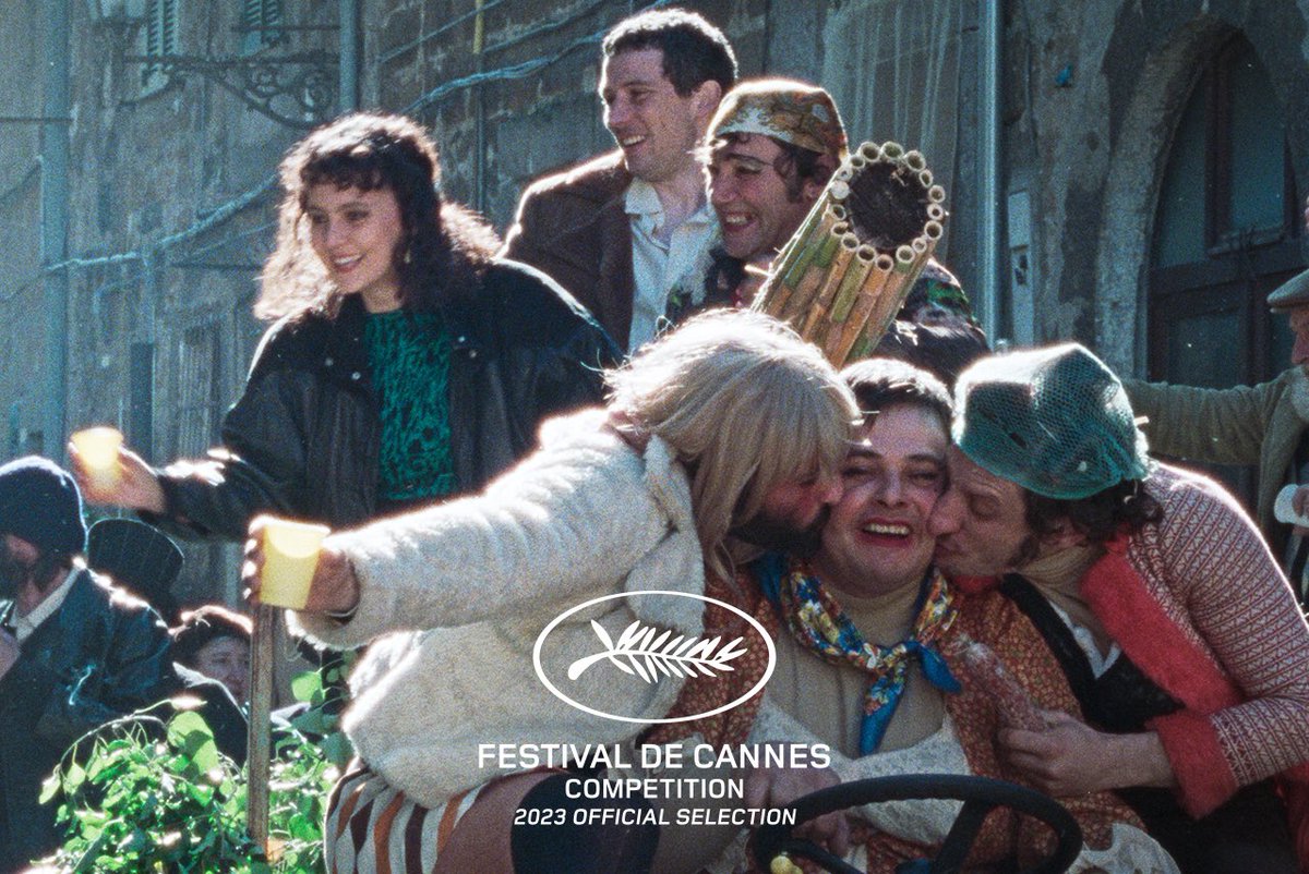 Directo a #Cannes2023:
#LaChimera de Alice Rohrwacher.

Josh O'Connor, Isabella Rossellini, Alba Rohrwacher, Luca Chikovani, Carol Duarte, Chiara Pazzaglia.

Un joven arqueólogo llamado Arthur, se involucra en una red internacional de artefactos etruscos robados durante 1980.