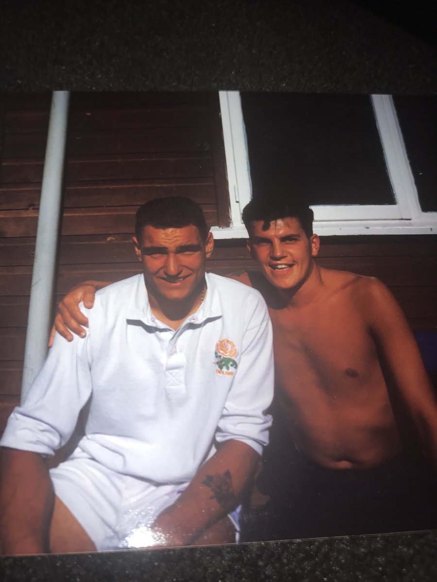 AGeorgiou65's tweet photo. Great to meet you again ⁦@VinnieJones65⁩ after 33 years ⁦@LUFC⁩ 👊💙🤍💛 https://t.co/YihQt23ipy