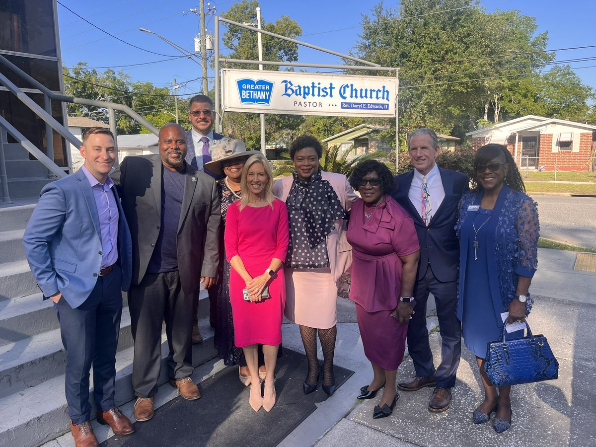 Yesterday I was lucky to be standing with some amazing people as we went to several churches in our City. To be with @traciedavisjax, @CMJoyceMorgan, @charlesbaxleyg & our next Mayor, @DonnaDeegan made me feel like I was witnessing history! Vote Tomorrow! We need #changeforgood