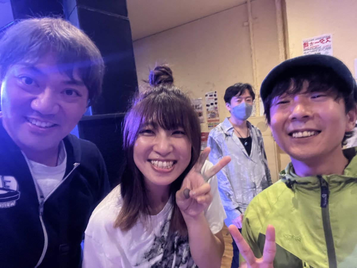 CleanMansions's tweet photo. Jelly Beensお疲れ様でした！！！
昨日解散ライブ見に行ってきた🤘

ギターの師匠さんにも会えた🎸🔥

@Nakaz_GIZZY https://t.co/sEytAzA5m4