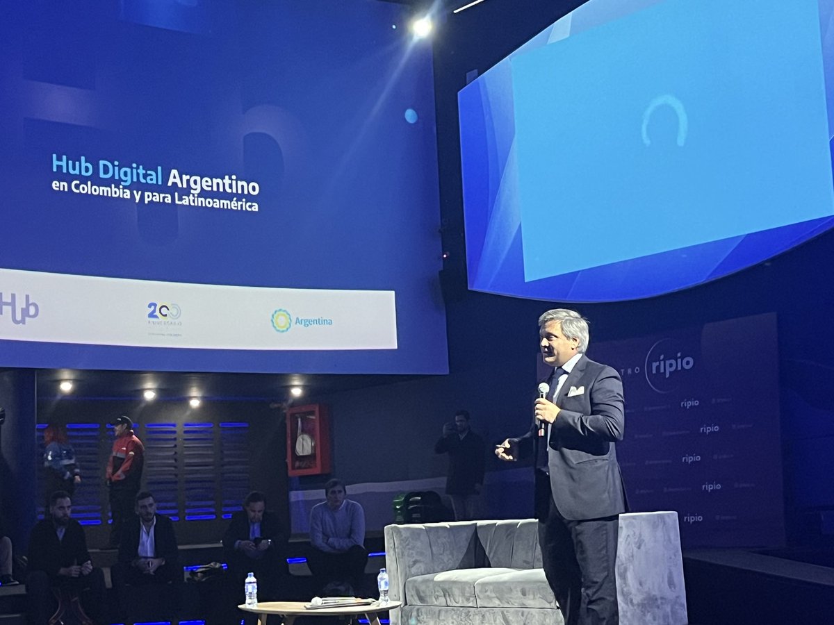 AndresCarboA's tweet photo. Iniciando el encuentro internacional entre empresarios argentinos y colombianos en sector tecnologías información donde se espera tener más de 300 citas de negocios bilaterales. #ClusterSoftware @camaracomerbog @ConsejeriaTIC #EmbajadaArgentina @investinbogota @PROCOLOMBIACO https://t.co/sRutzrLjvL