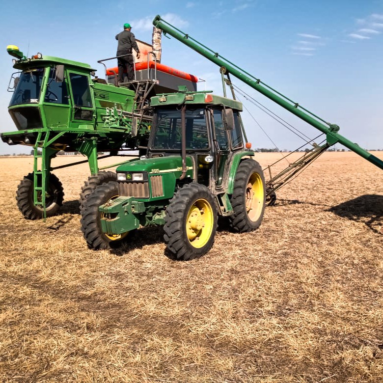 AltinaArg's tweet photo. En Chañar Ladeado (Sta Fe) Agrop. Blua Hnos sembró #CultivosdeCobertura sobre un maíz con su #KITAltina🌽
Nuestros fertilizadores y sembradores neumáticos pueden adaptarse a motrices de todas las marcas y modelos 💪
Estamos para asesortarte 📲https://t.co/0Z1wCYvSfV https://t.co/wqvcIY3RXb