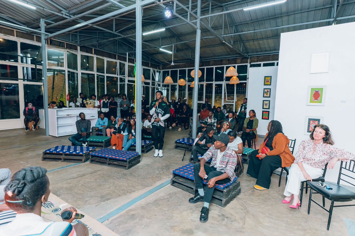 jemimaArtist's tweet photo. Thanks to everyone who attended the artist talk on the closing day of “Irebe ry’Itangaza” a solo exhibition by Crista Uwase at @l__espace .

Curated by Kakizi Jemima 
Photos by @Dushric 

#rwot #art #VisitRwanda https://t.co/KGRJyIZdr0