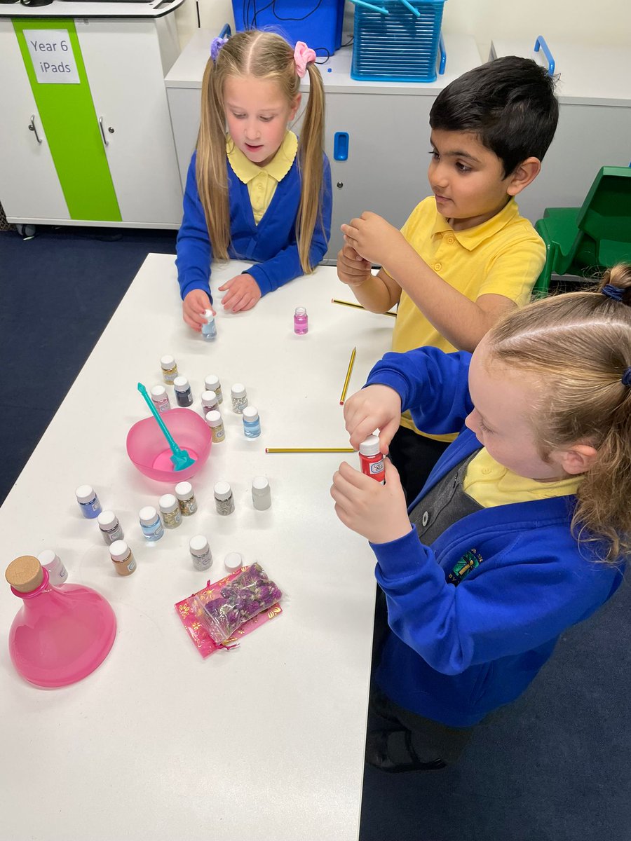 HurstKnollY2's tweet photo. We had so much fun making these amazing friendship potions for Mr Wolf. We are now going to write a set of instructions so you can make one too! Check back soon! https://t.co/lqiahtcaZG