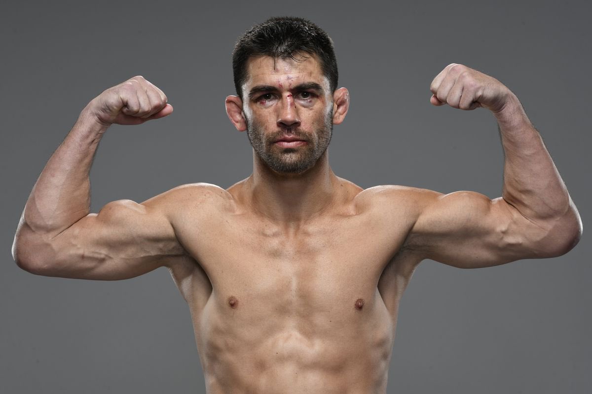 Depends on if it’s worlbeater UFC champion Dominick Cruz vs. glass chin featherweight Charles Oliveira, or old man Cruz vs. White hair UFC champ Charles. https://t.co/Je4NqZegrU https://t.co/82JpQrKy69