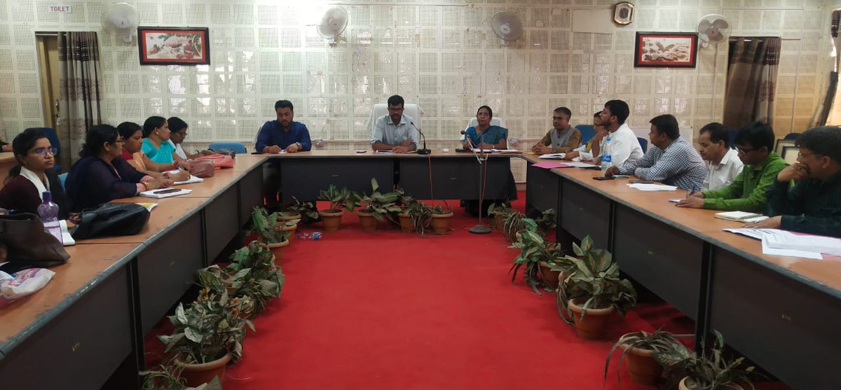 DCChatra's tweet image. उपायुक्त के निर्देशानुसार उप विकास आयुक्त की अध्यक्षता में समाज कल्याण ( बाल संरक्षण के विभिन्न इकाई सहित) विभागीय समीक्षा बैठक की गई।

बैठक में कुपोषित बच्चों के लिए SAM कीट की उपलब्धता और समर अभियान के सफल क्रियान्वयन हेतु  दिए गए कई आवश्यक दिशा निर्देश। @JharkhandCMO