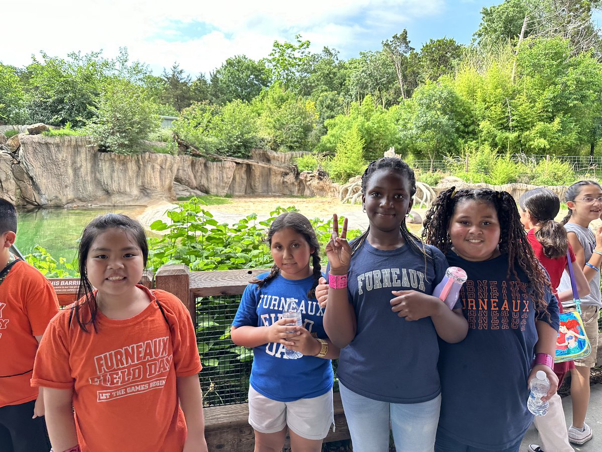 FurneauxBraves's tweet photo. It’s a beautiful day for a 3rd grade field trip to the zoo! Look at all those happy faces 💙🧡 @CFBISD @LoriParker317 @MsCookin3rd @AndersonIn3rd @FurneauxBraves @susanmachayo @DlrMaggie https://t.co/iUK6Qczz1a