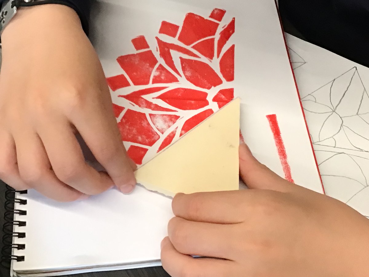 yorkart2111's tweet photo. 8th grade is continuing to explore strategies and materials to create different forms of art. Printmaking seemed very new to many & we are working through the process! #niddleschoolart #MustMakeMon #printmaking https://t.co/CPnp8Pg0Wu