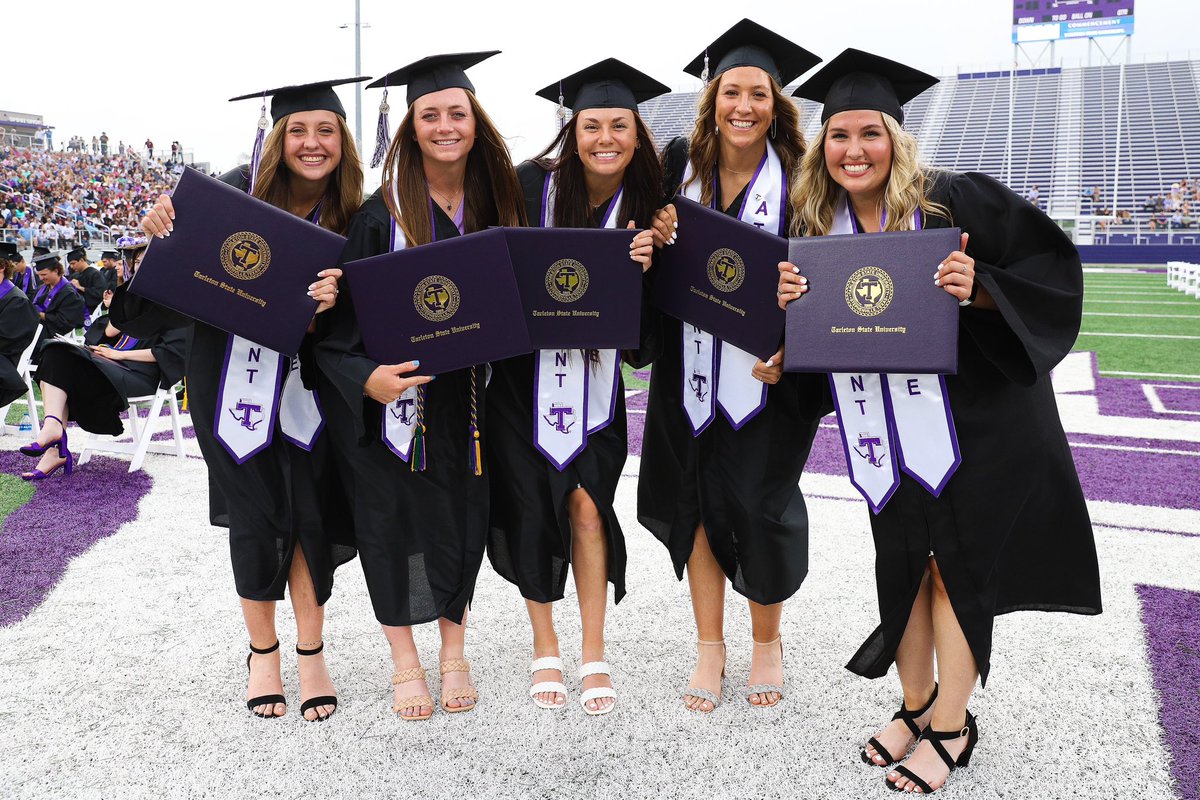 TarletonSB's tweet photo. Putting in hard work on and off the field!🎓🥳

#TarletonAlum #TarletonState https://t.co/SmKMuHnWod