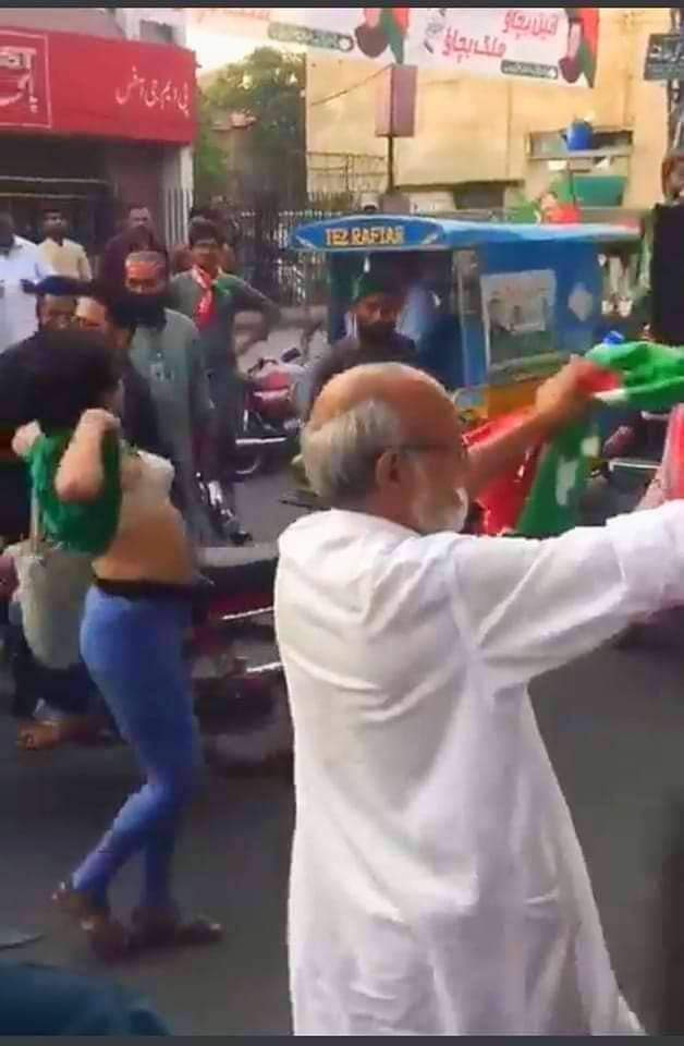 اپنی بیوی حجاب میں دوسروں کی ماں بہن بیٹی کو ننگی ڈانس موسیقی پر اکسانے والے شیطان ابلیس کو جاھل یوتھیے امت مسلمہ کا لیڈر مانتے ہیں 😄🤓😄😎🤓