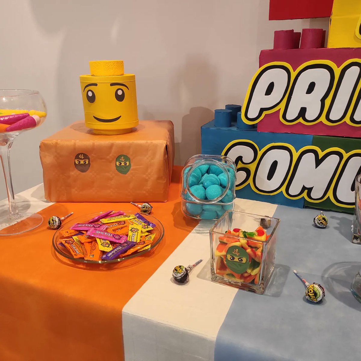 dulziamassanass's tweet photo. Comienzo de campaña comuniones!!! En ésta ocasión Roberto quería su Candy tema Lego, así nos quedó. Espero que lo hayan disfrutado!!!! Gracias por confiar en #Dulzia #Massanassa #Comuniones2023 #regalosoriginales #regalospersonalizados #detallescomunion #candybar #mesadulce https://t.co/PDBYZdYfzj