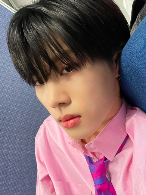 แกรรรรร ชั้นจะร้องไห้ เซียวเต๋อจวิ้นเริ่มมีน้องๆในวงการเคพัพรู้จักแล้วนะ มีไอดอลเรียกน้องว่าเซียวจวิ้นซอนเบนิมแล้วอ่าา ทั้งจินซิกวงxikers ทั้งจูฮันวงblitzers แถมมองจวิ้นเป็นrole modelอีก ฮรืออออ ขอให้น้องมันมีชื่อเสียงเรื่อยๆนะ อยากเห็นมันมีเพื่อนในวงการเยอะๆ ให้สมกับenfpเลย