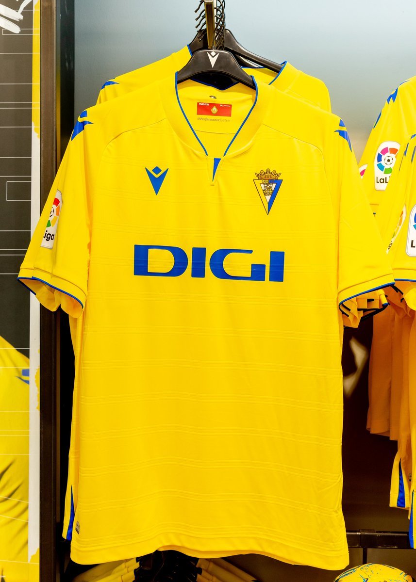 💥 CONCOURS

📷 Nous tirons au sort le maillot Cadista 💛

➡️ Conditions de participation :

👉 Retweetez
👉 Suivez la page <a href="/Cadiz_CFFR/">Cádiz CF 💛💙</a> !
👉Mentionne un ami.

Bonne chance 😍👊