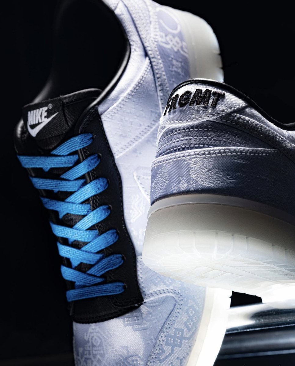 SNKR_TWITR tweet media
