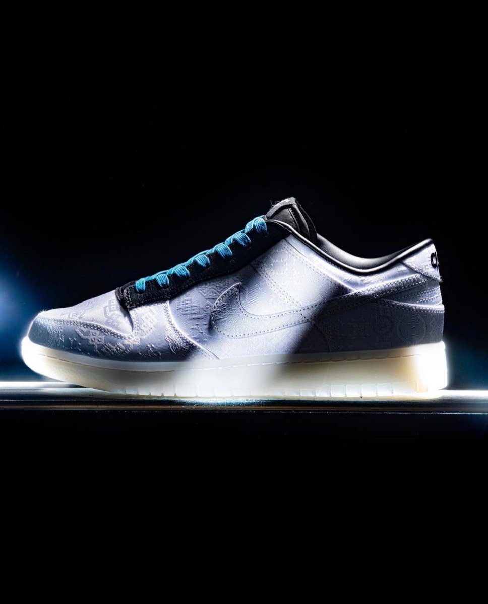 SNKR_TWITR tweet media