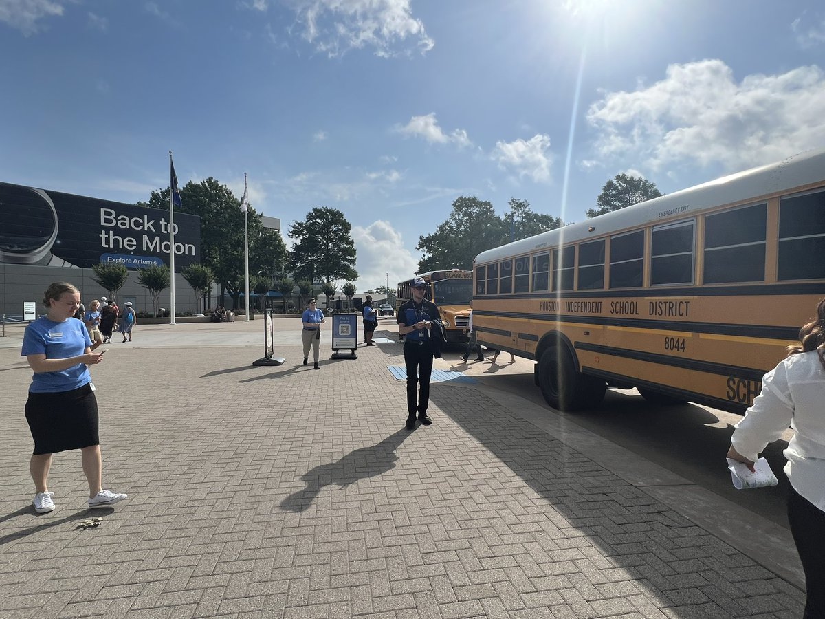 Houston we have lift off 🚀🚀 <a href="/DavilaDolphins/">Davila Elementary</a> embarking on all things 👨🏽‍🚀🪐🌏 Thank you   <a href="/SpaceCenterHou/">Space Center Houston</a> for your partnership and making this experience happen for our students!