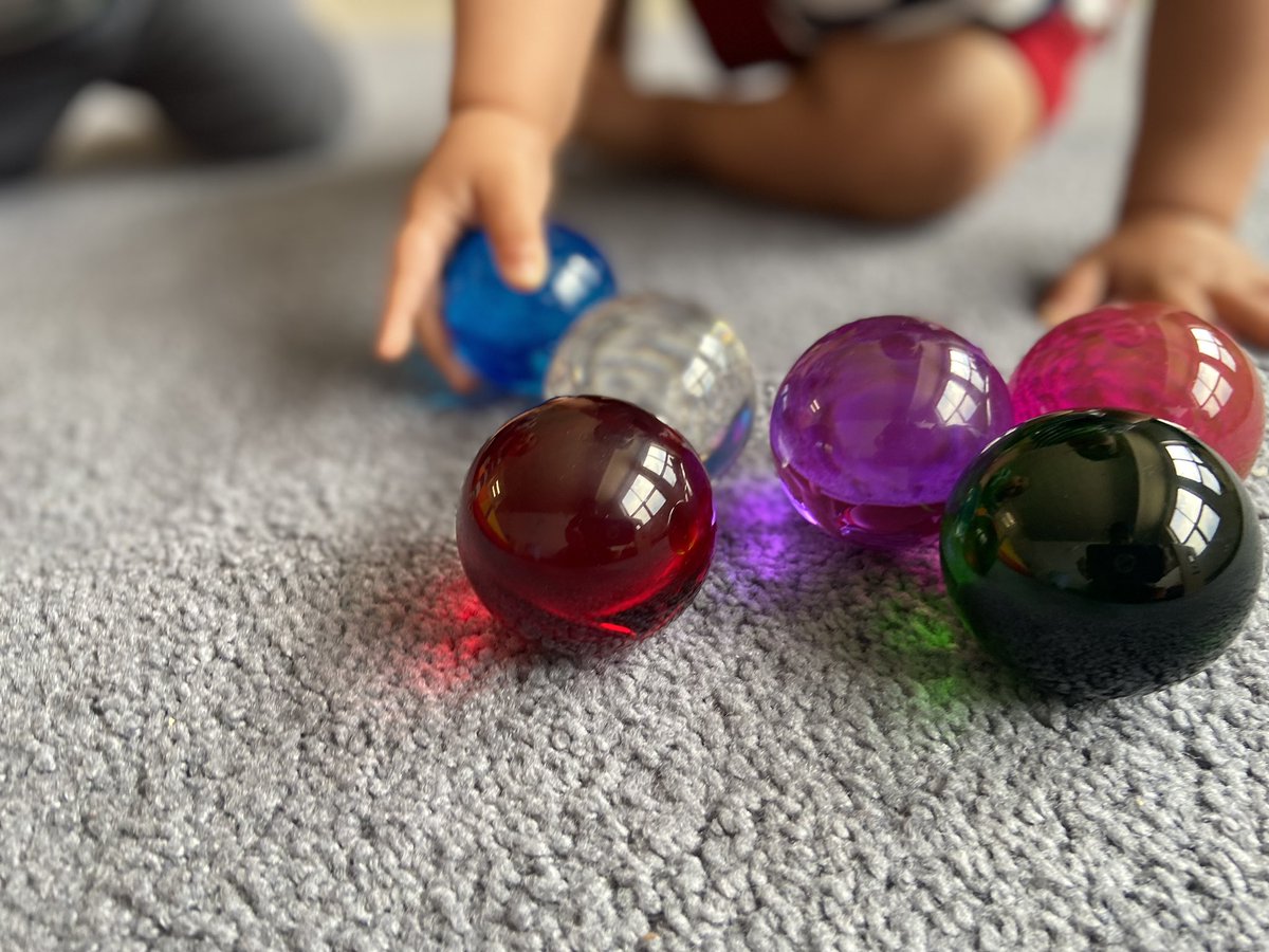 MsJiJionline's tweet photo. We explored smooth colourful spheres. #Infants enjoyed handling them in free sensory play. They found them fascinating as they hold them up and look through them, seeing the world in different colours.
#HighScope #EarlyLearning #PLASP @PLASP_CCS https://t.co/ZQDYXpGb2y