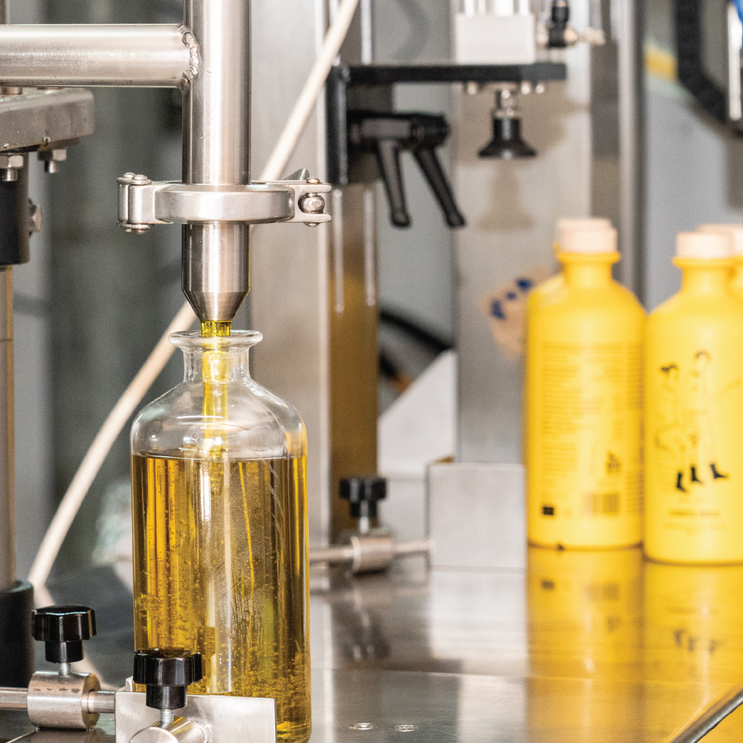 grecoroots's tweet photo. The result is an #organic, low acidity, #extravirginoliveoil of exceptional quality and freshness! 😉 This unfiltered olive oil preserves additional polyphenols, is more flavor intense and has a piquant aftertaste!! 🤩 #greekextravirginoliveoil #grecoroots #qualitygreekproducts https://t.co/q3yL1Ksw5W