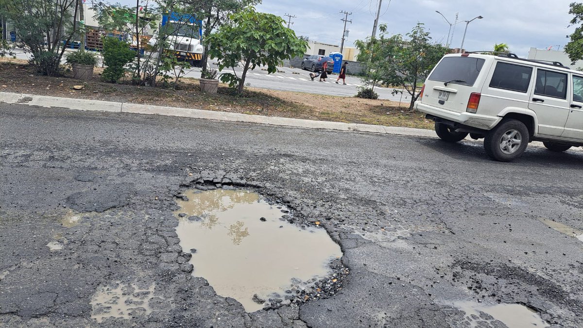 GioVertical17's tweet photo. @telediariomty favor de preguntarle al alcalde César, que lo ha llevado a descuidar tanto, Apodaca, en todos lados está igual acá por Ventura de Santa Rosa están así las calles https://t.co/MJgOOoyiqu