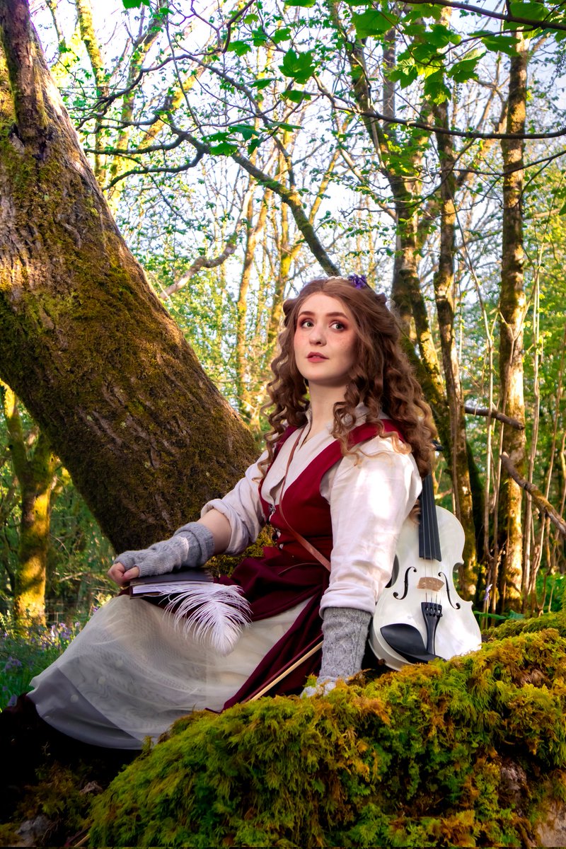 _AHobbitsTale's tweet photo. A small introduction! 

Hello, I'm Hulda! I create fantasy and cosplay content - I'm a singer/actor living in London, dressing up and swinging foam swords 🗡

You can find my socials and everything here: https://t.co/8BHVVFicsP
✉️ahobbitstalebuisness@gmail.com

Luv ya 🧡 https://t.co/Ci1VmCDb3Q