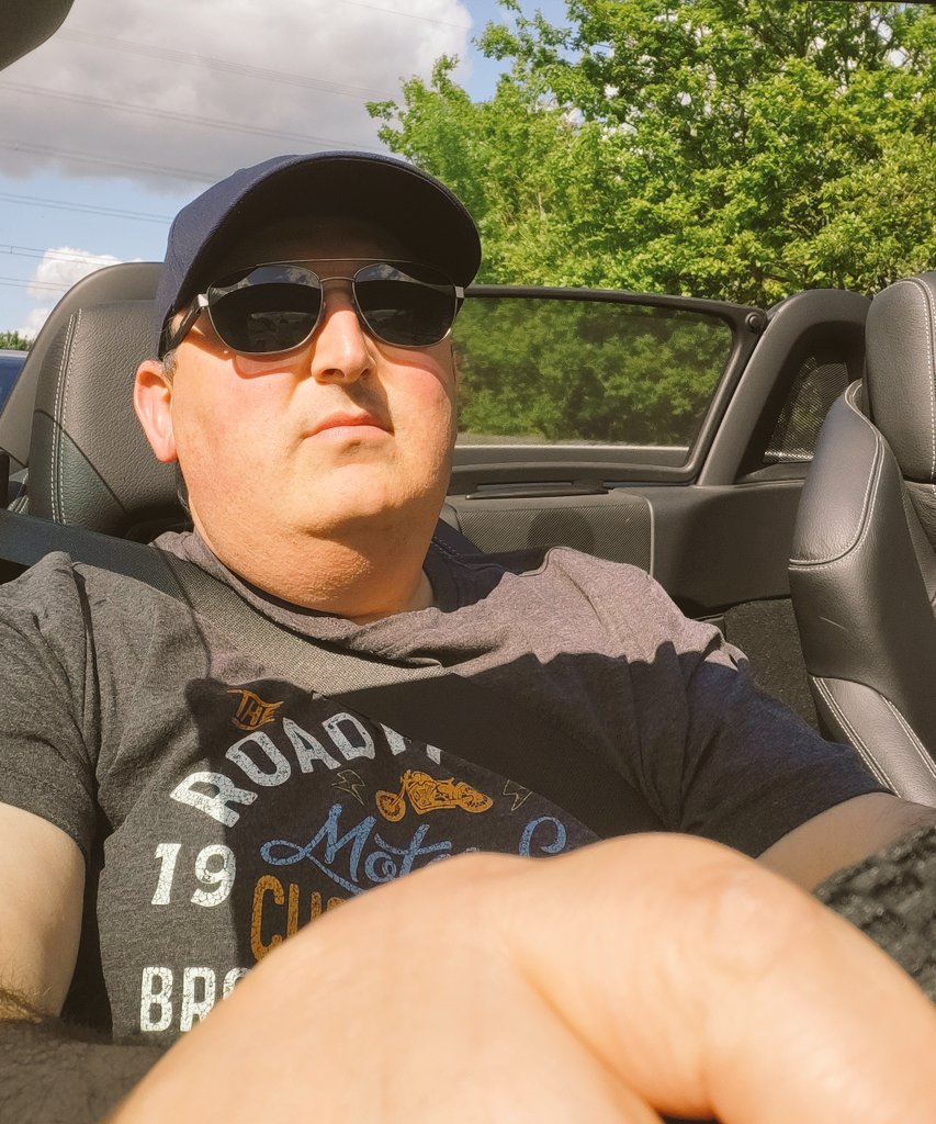 ☀️ Sunny Monday afternoons are to drive 😎 home from work with your hardtop down 😏👍😉
#smugface 
#hardtopdown 
#enjoyingthesun 
#prideandjoy