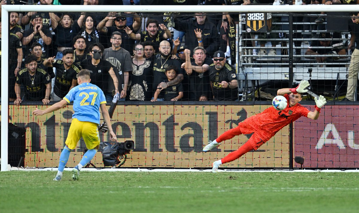 BleacherReport's tweet photo. Philly sports over the last six months:

➖Lost MLS Cup to LAFC in PKs
➖Lost World Series to Astros
➖Lost Super Bowl to Chiefs
➖Lost Game 7 ECS to Celtics

Heartbreaking 💔 https://t.co/j7x7kmWZIK