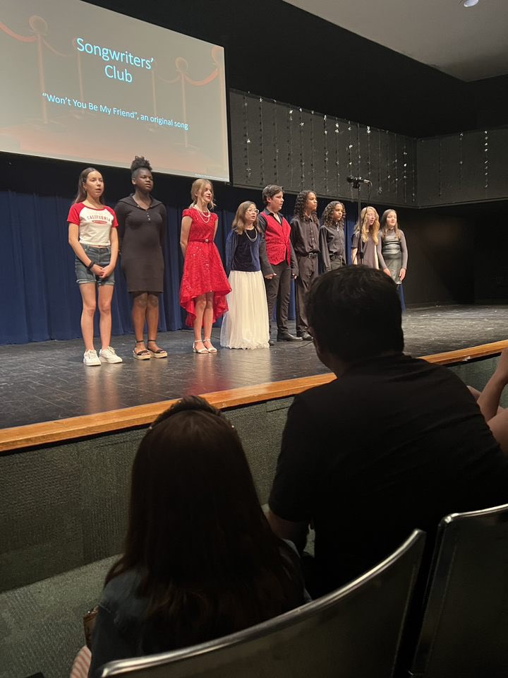 Bellevue Middle School tweet media