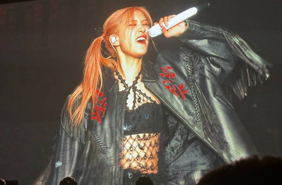 vampireheolie's tweet photo. Main vocalist things 

#ROSÉ #로제 https://t.co/Gb1XNx00V8